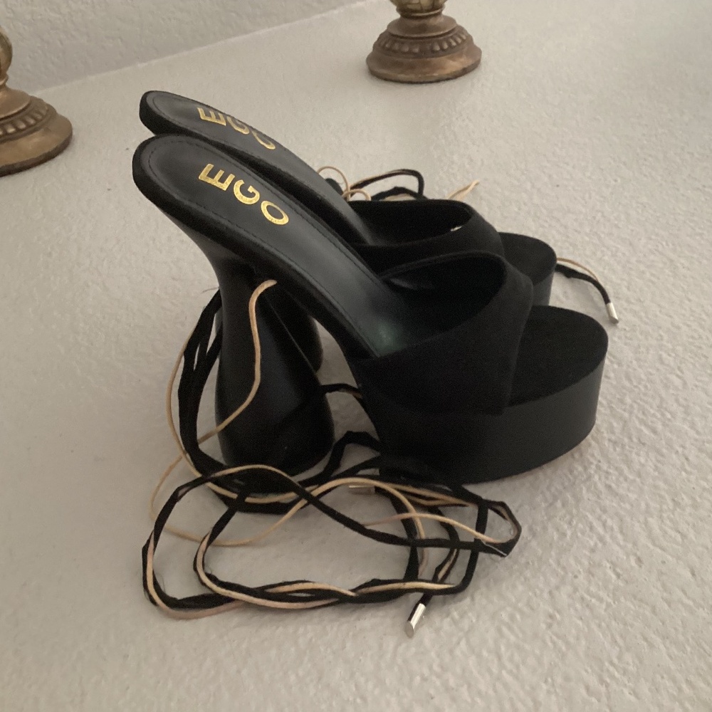 EGO Bite Me Platform High Heels, Size 5, Color Black - Picture 2 of 3